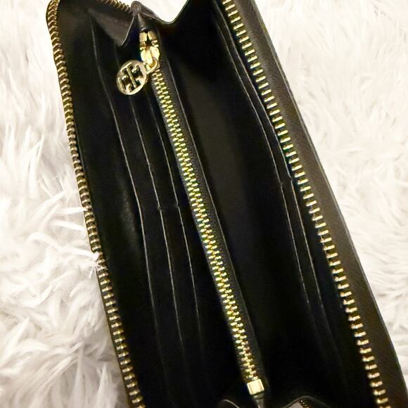 TORY BURCH | Amanda Continental Zip-around wallet Black Pebbled Leather Gold - Picture 8 of 12